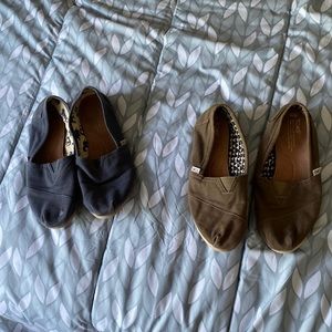 Women’s size 10 TOMS - selling as a pair!